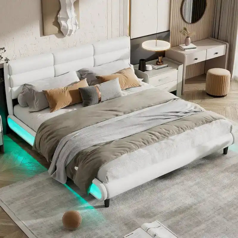 Lit plateforme rembourré en PU King Size avec bandes lumineuses LED RGB Beige