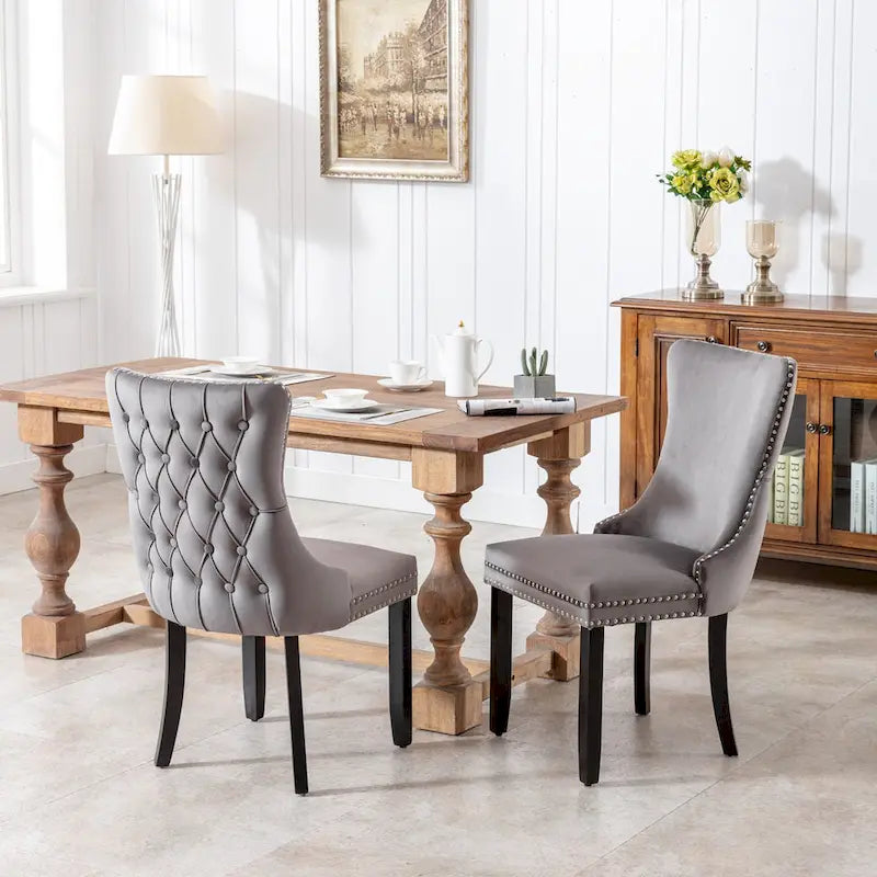 Chaise de salle à manger à oreilles en velours avec clous décoratifs et surpiqûres en losange bleues