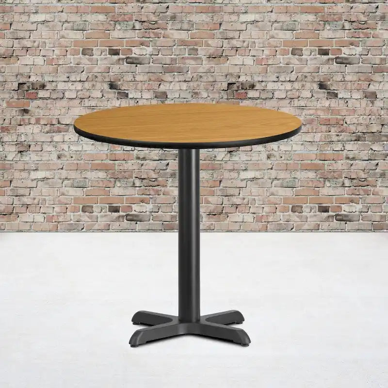 Table de salle à manger ronde en stratifié avec piétement en croix en fonte naturelle