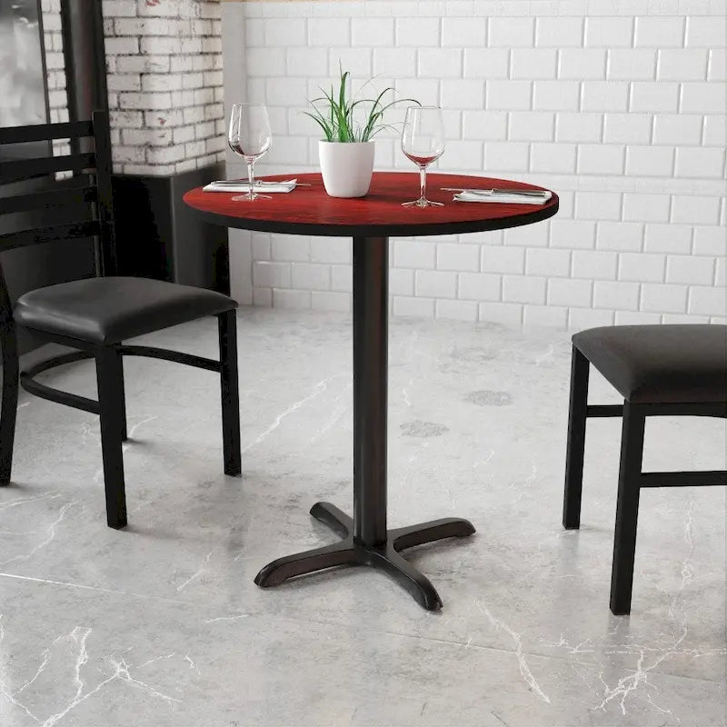 Table de salle à manger ronde en stratifié avec piétement en croix en fonte naturelle