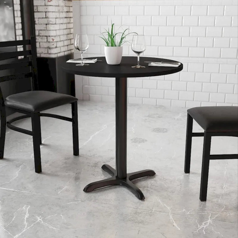 Table de salle à manger ronde en stratifié avec piétement en croix en fonte naturelle