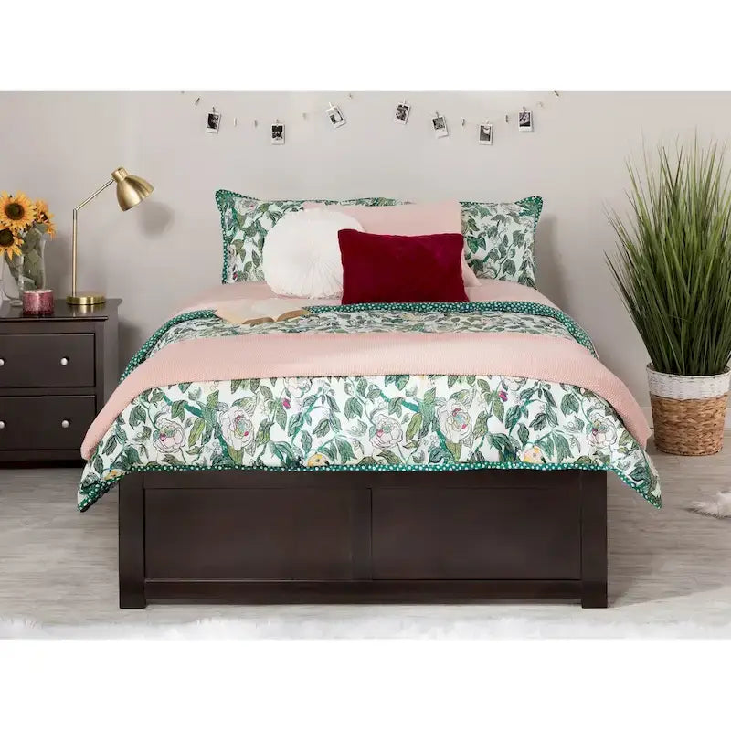 Lit plateforme King avec pied de lit à panneau, lit gigogne Twin XL et lattes en bois Noyer