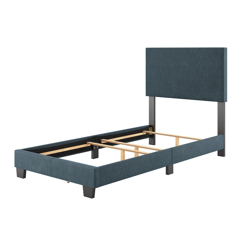 Lit plateforme capitonné jumeau avec tête de lit en tissu rembourré, pied de lit bas et pieds en bois coniques bleus