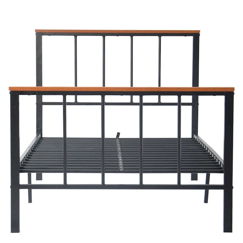 Lit plateforme en métal industriel avec tête et pied de lit à barreaux et rails en bois décoratifs noirs