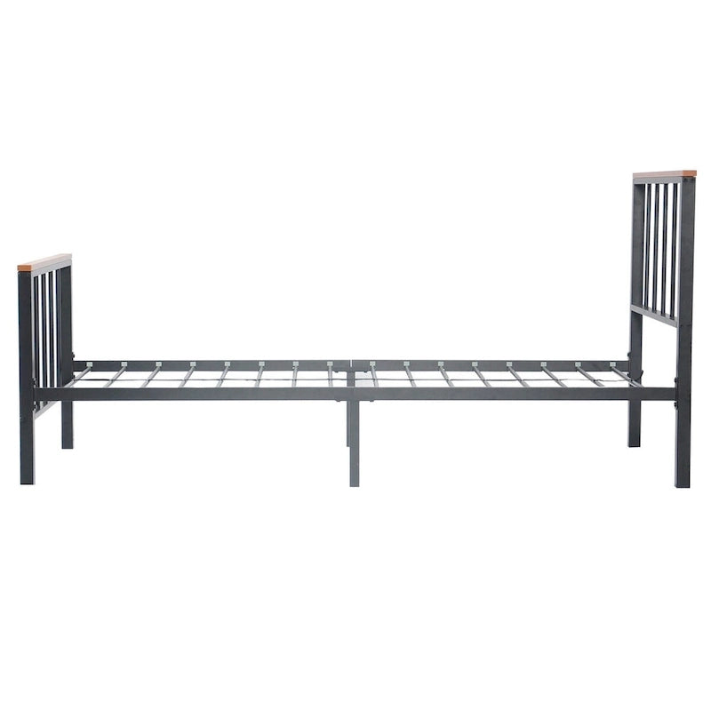 Lit plateforme en métal industriel avec tête et pied de lit à barreaux et rails en bois décoratifs noirs