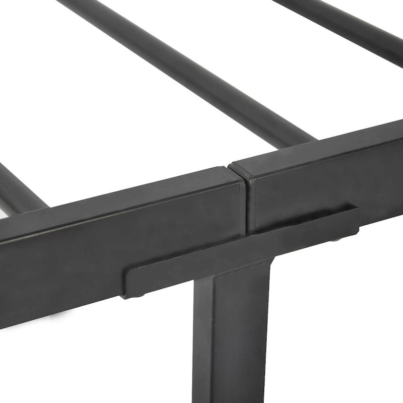 Lit plateforme en métal industriel avec tête et pied de lit à barreaux et rails en bois décoratifs noirs